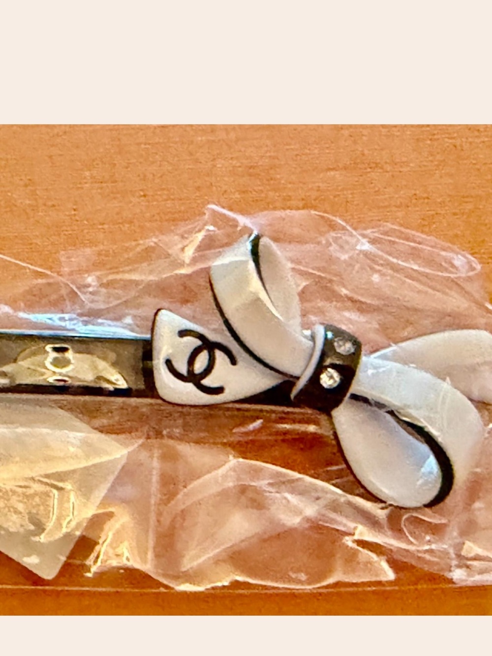 CHANEL White and Black Bow Hair Clip with CC Logo